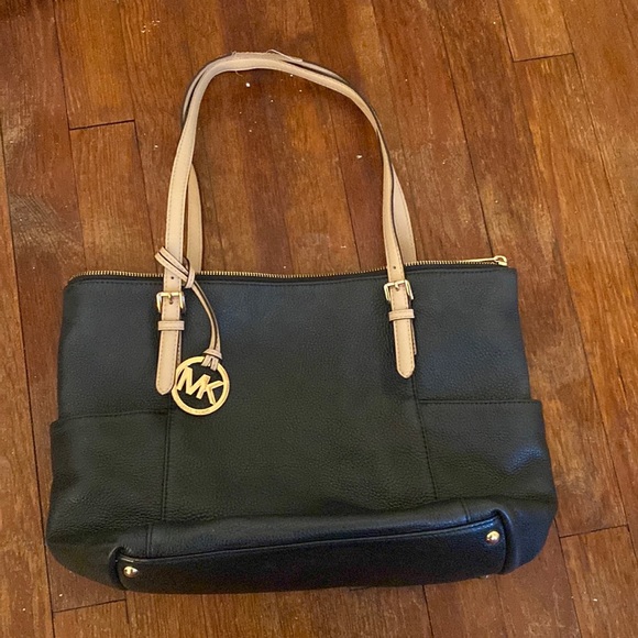 MICHAEL KORS BLACK PURSE - Picture 1 of 1